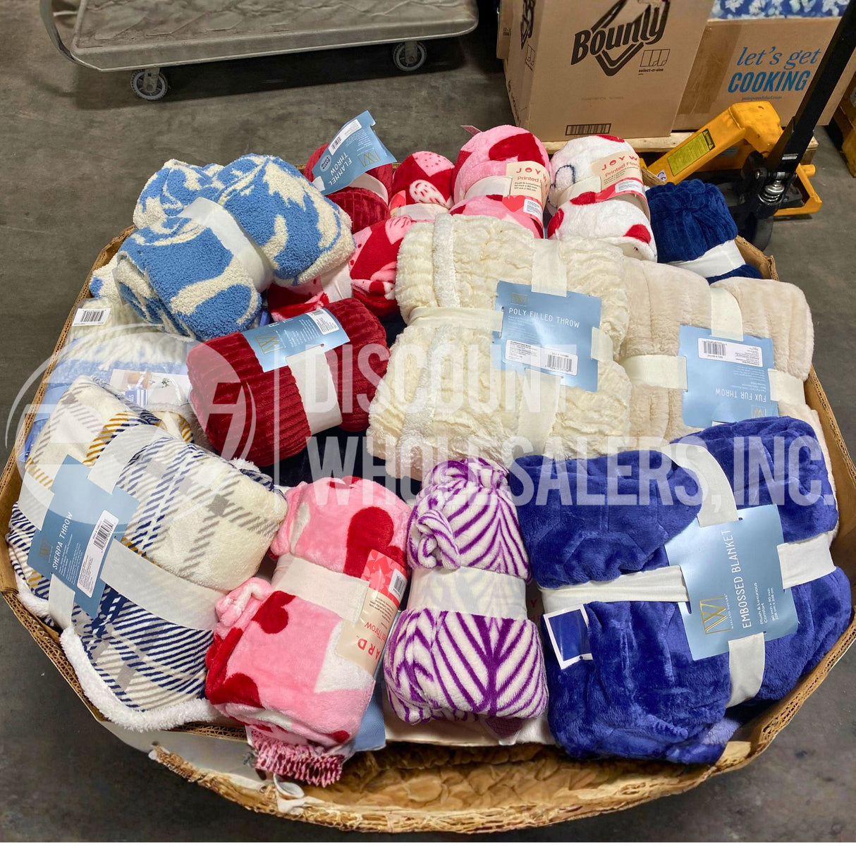 Throw Assorted Different Sizes (85 Pcs Per Pallet)