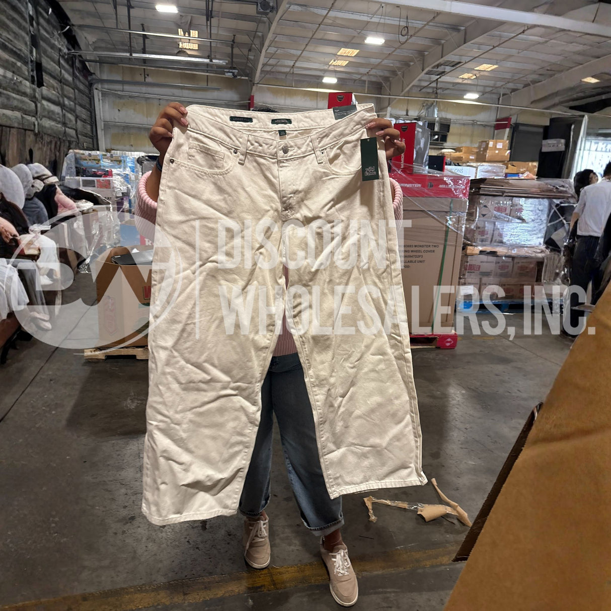 TGT Clothing Mix of Women, Men & Kids (26 Pallet Per Truck)