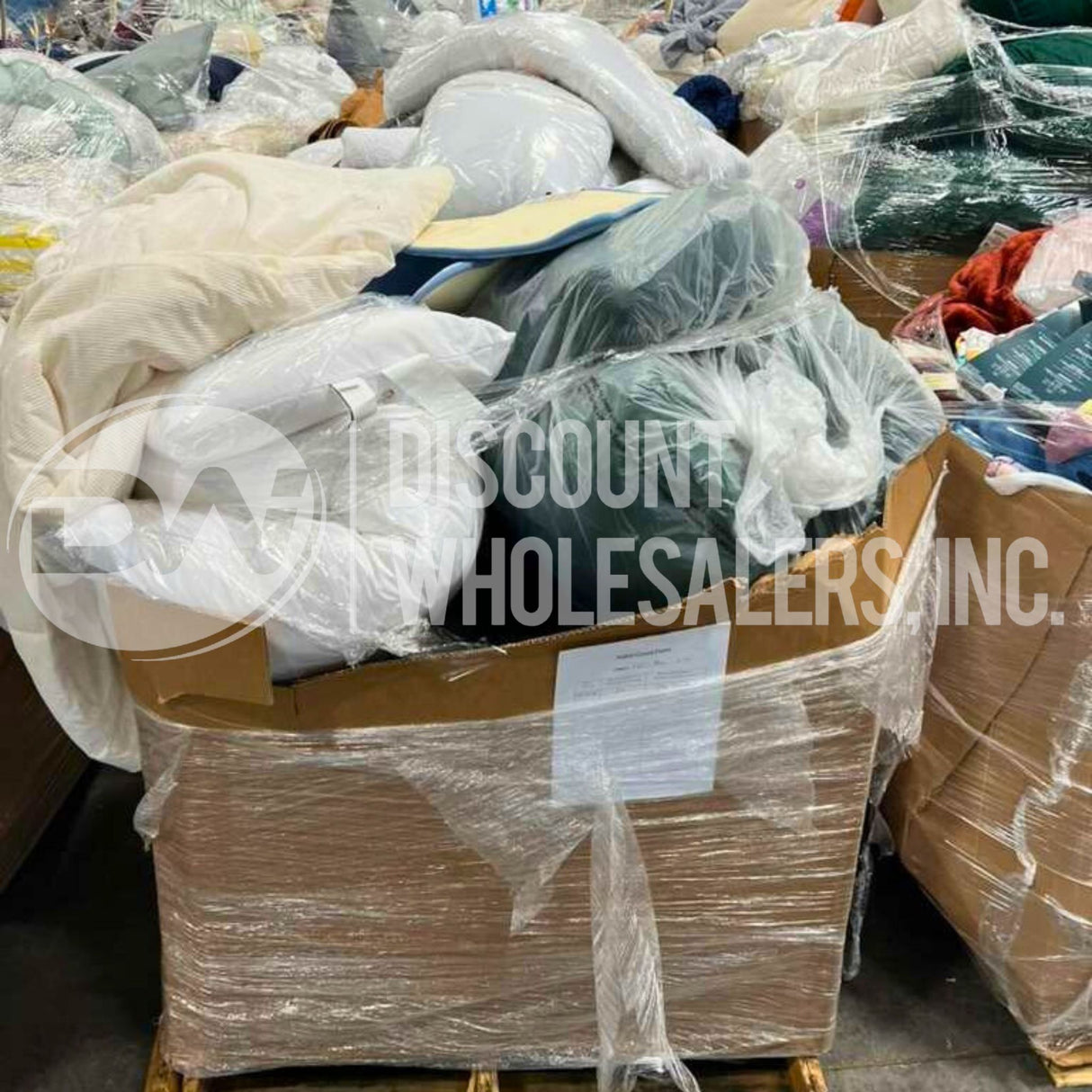 TGT Domestics Comforters, Curtains, Sheets, Carpets, Pillows, Mattress Pads and More (26 Pallet Per Truck)