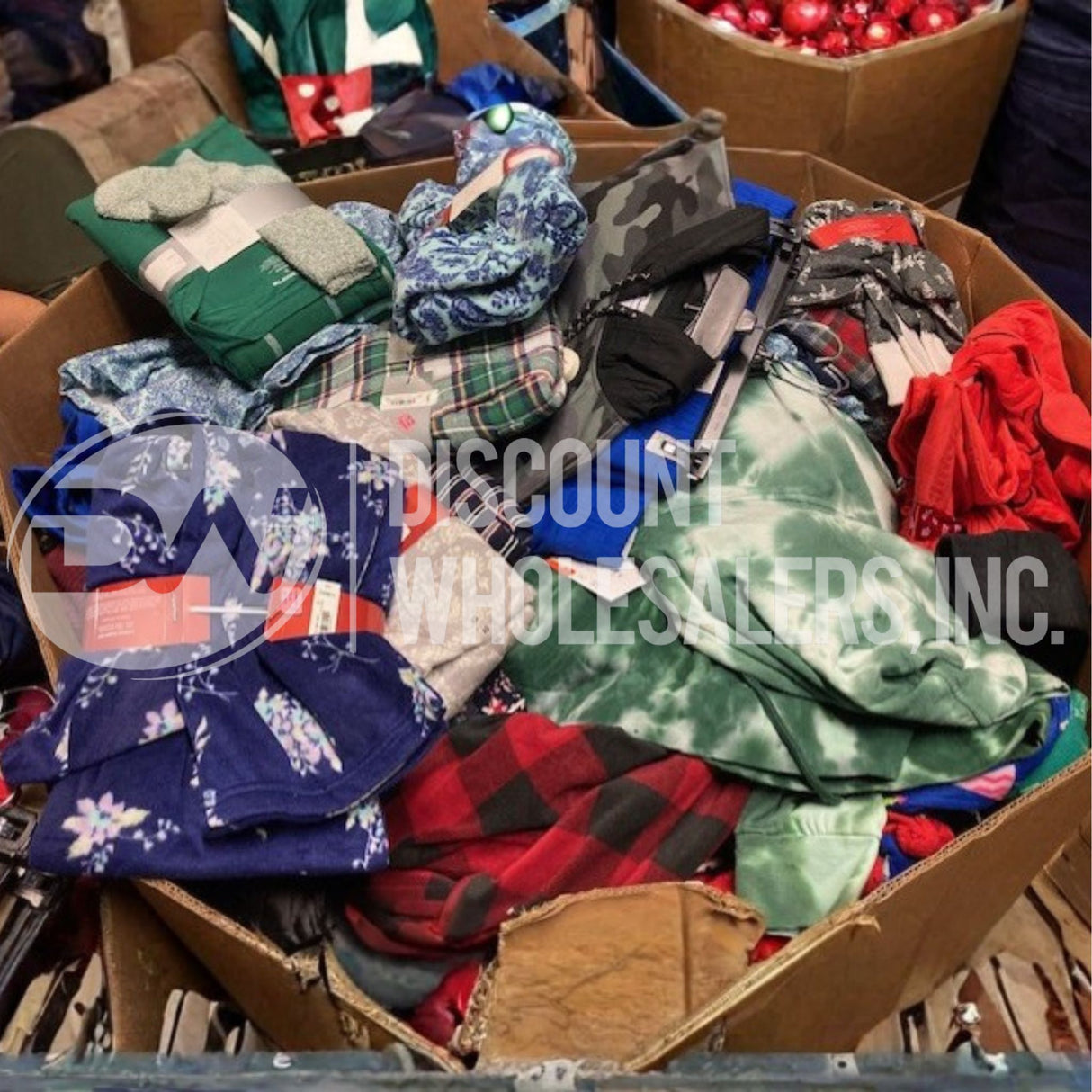 Fall/Winter Apparel Approximately 24,000 PCS/TRUCK