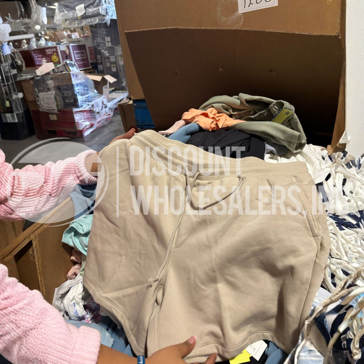 TGT Clothing Mix of Women, Men & Kids (26 Pallet Per Truck)