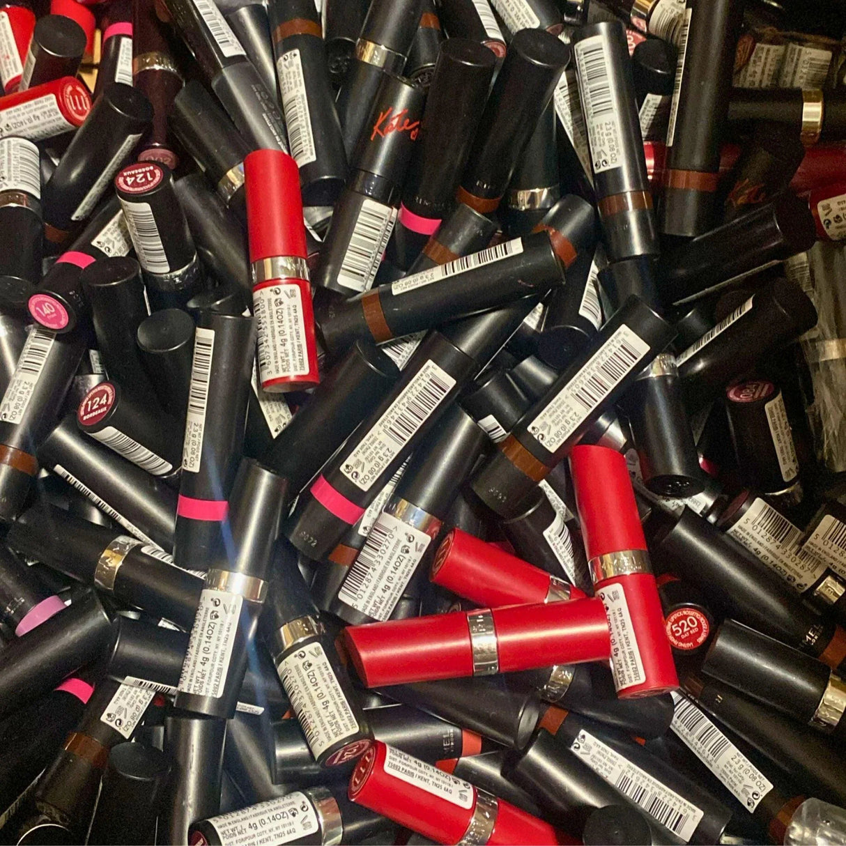 Rimmel Labiales Mezcla Variada incluye Colores Surtidos (Lote de 100 Piezas)