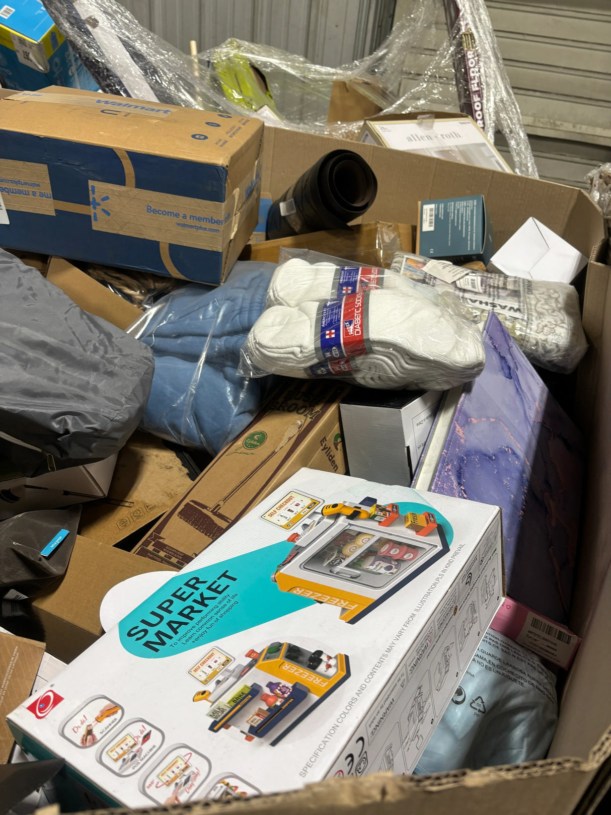 WM Medium Unmanifested Dotcom Returns Load (24 Pallet Per Truck)