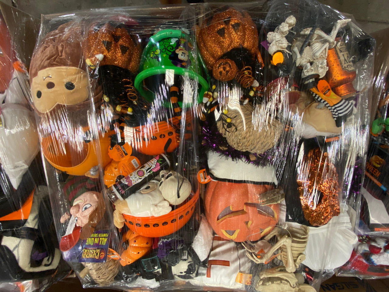 Assorted Halloween Items (480 Pcs Pallet) - Discount Wholesalers Inc