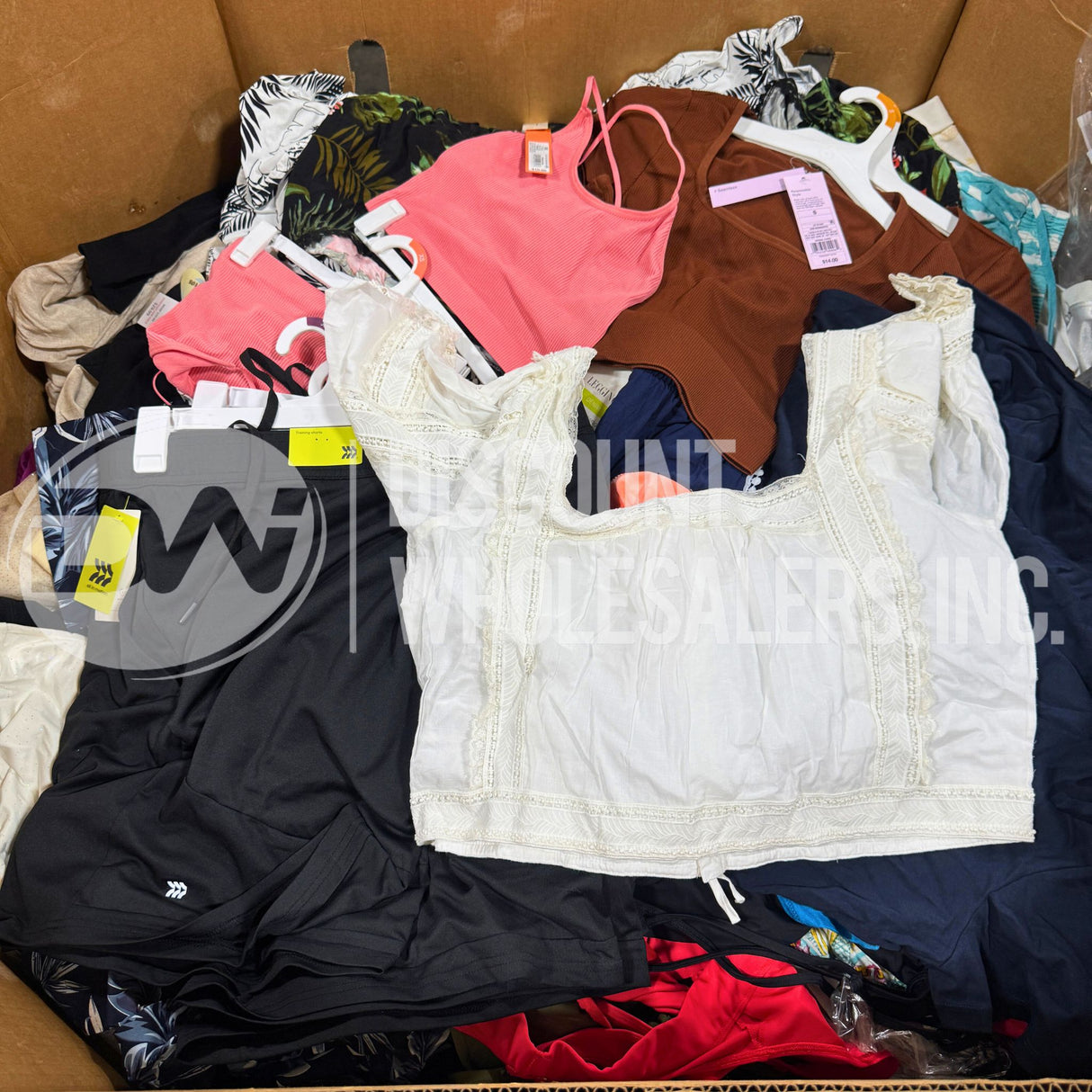 DWI APPAREL MIX - Various Seasonal Pieces Women,Men,Kids (300 PCS/PLT)