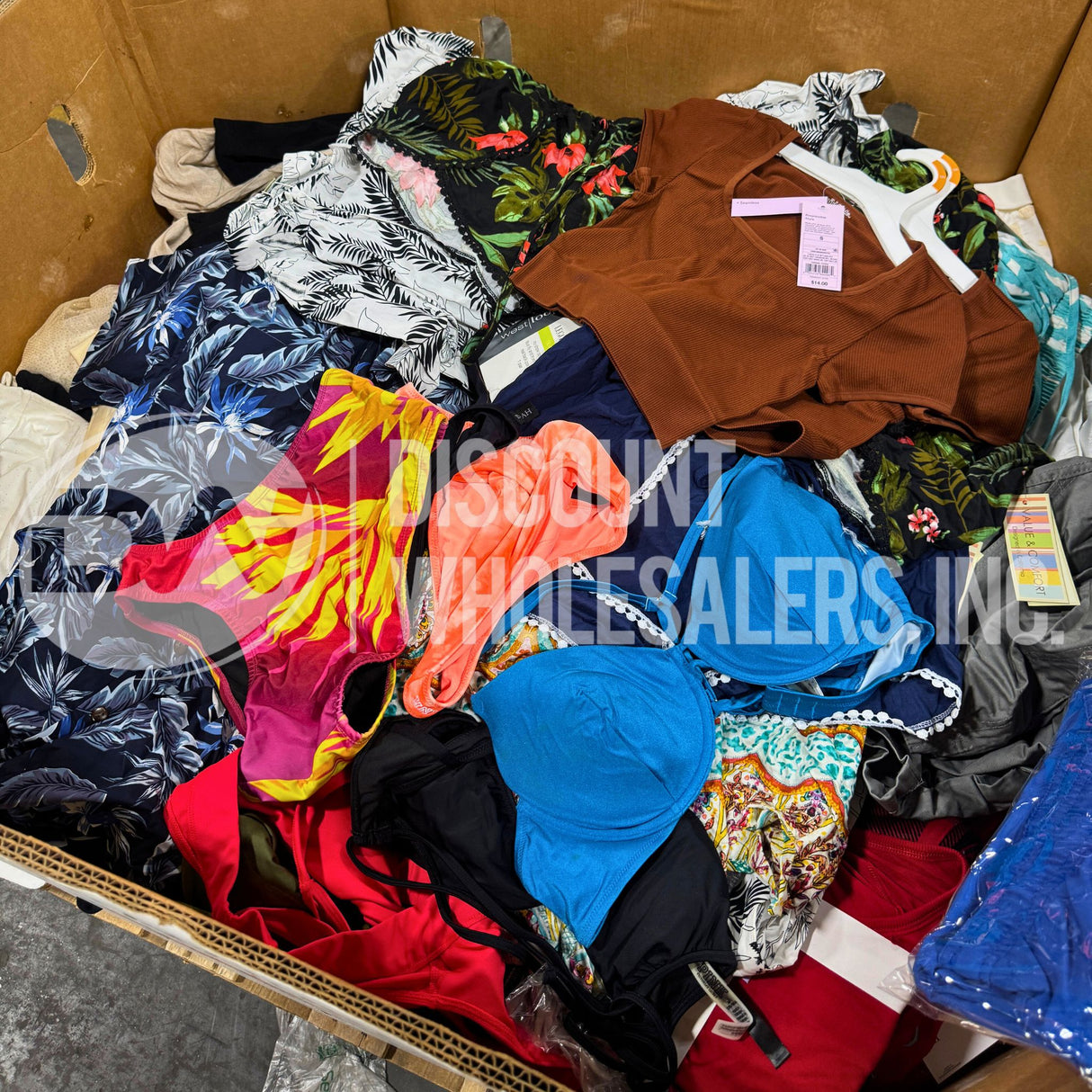 DWI APPAREL MIX - Various Seasonal Pieces Women,Men,Kids (300 PCS/PLT)