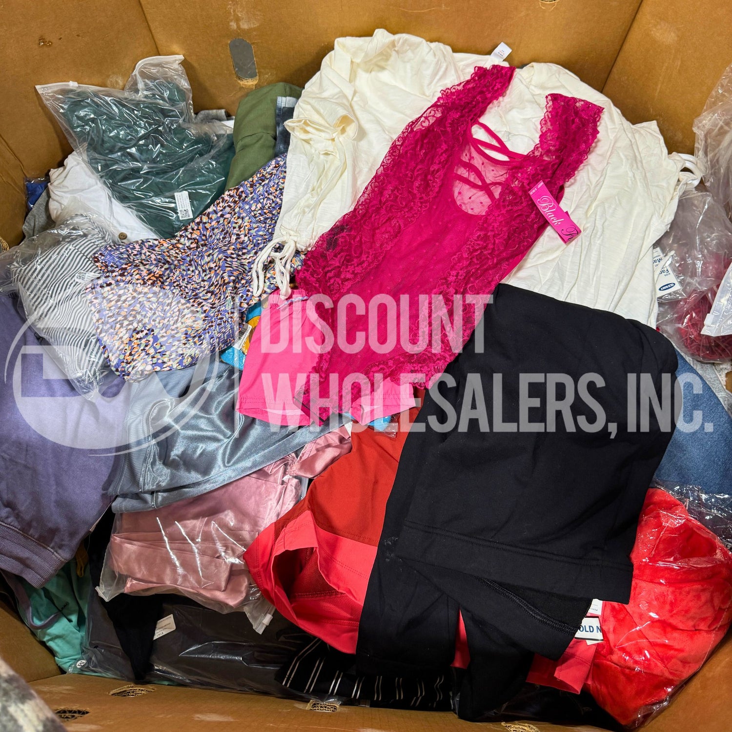 DWI APPAREL MIX - Various Seasonal Pieces Women,Men,Kids (300 PCS/PLT)