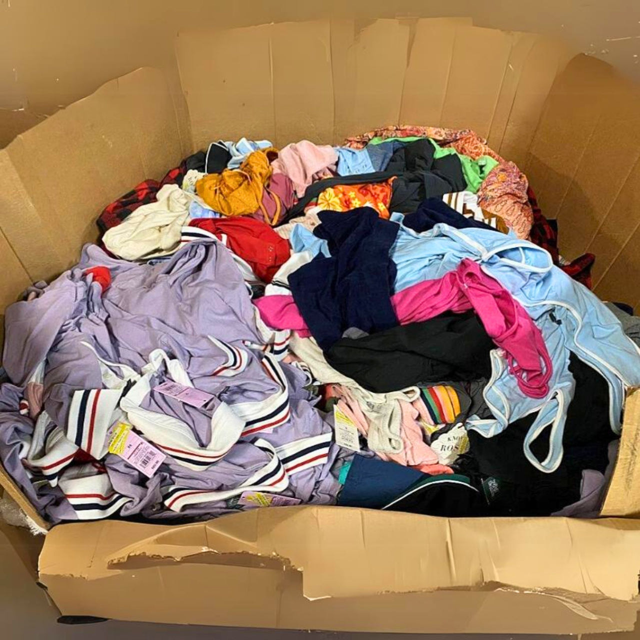 Clothing Loads Mix of Mens, Womens & Kids Returns/Shelf Pulls (26-52 Pallet Per Truck)