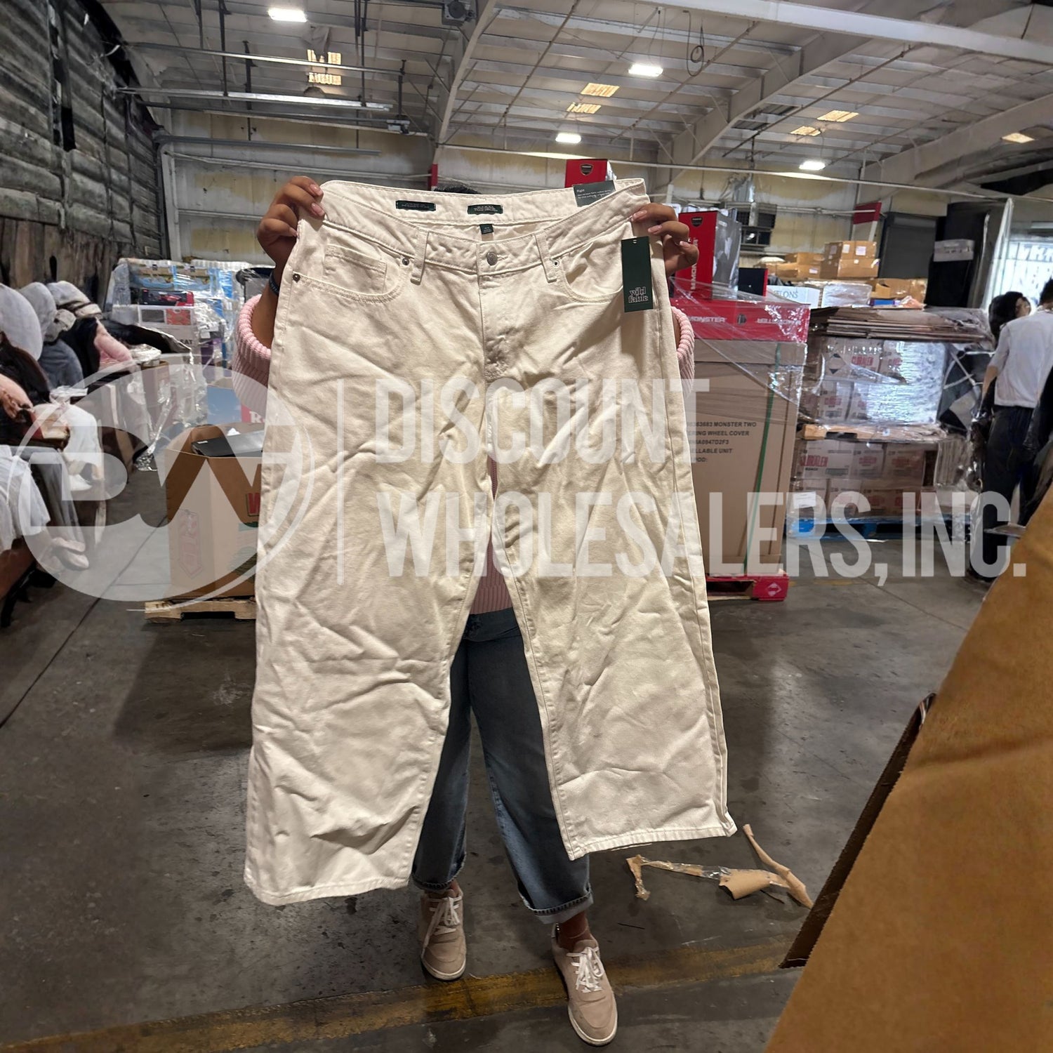 TGT Clothing Mix of Women, Men & Kids (26 Pallet Per Truck)