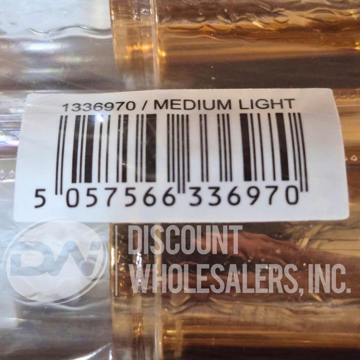 Makeup Revolution, Hidratante Tintado Super Dewy, Cobertura Ligera, Acabado Dewy, Medium Light, 1.85 fl. Oz. (Lote de 288 Pcs)