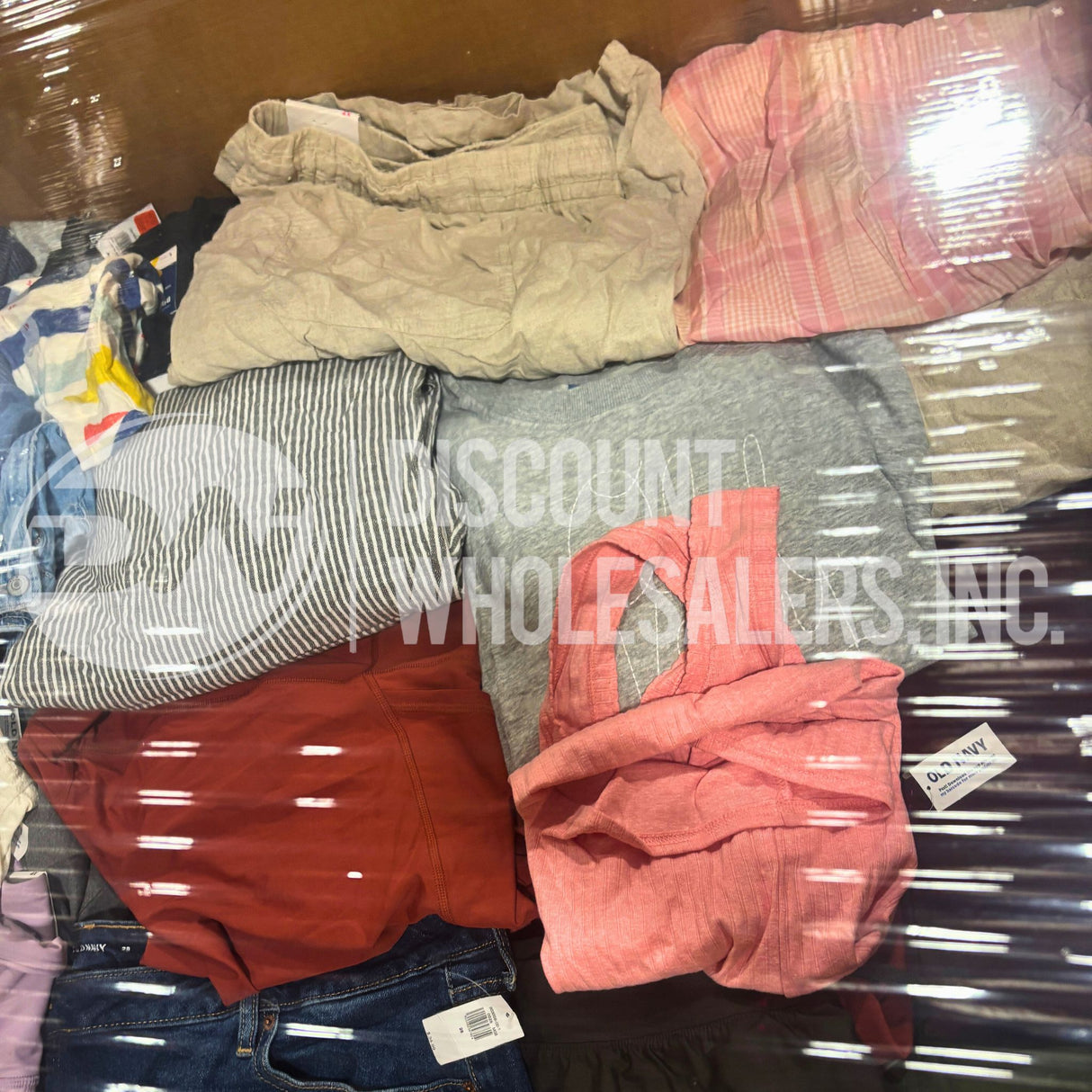 Assorted OLD NAVY Brand New Clothing for Men, Women and Kids Different Sizes (250 Pcs Per Pallet)