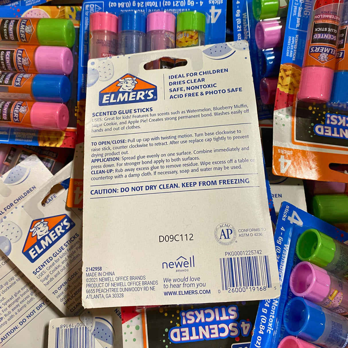 Elmer's 4 Scented Glue Sticks 0.84 Oz