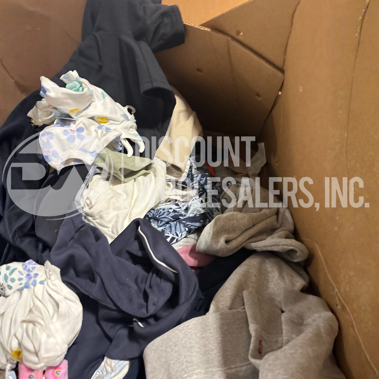 TGT Clothing Mix of Women, Men & Kids (26 Pallet Per Truck)