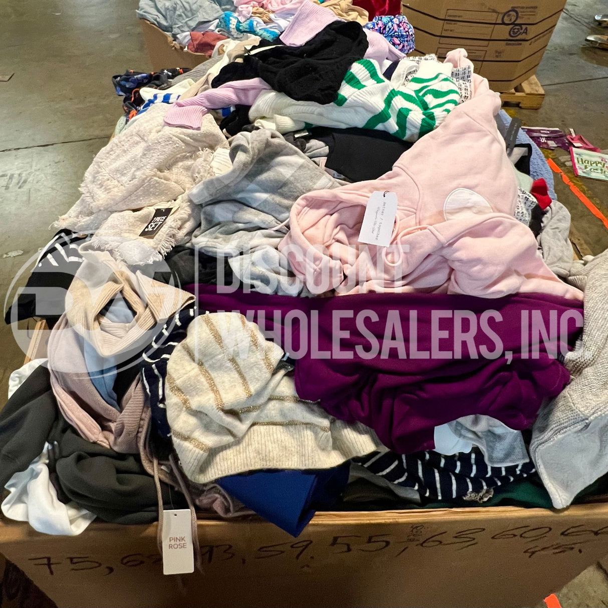 Winter Apparel Closeout (22,000 Pcs per Truck)