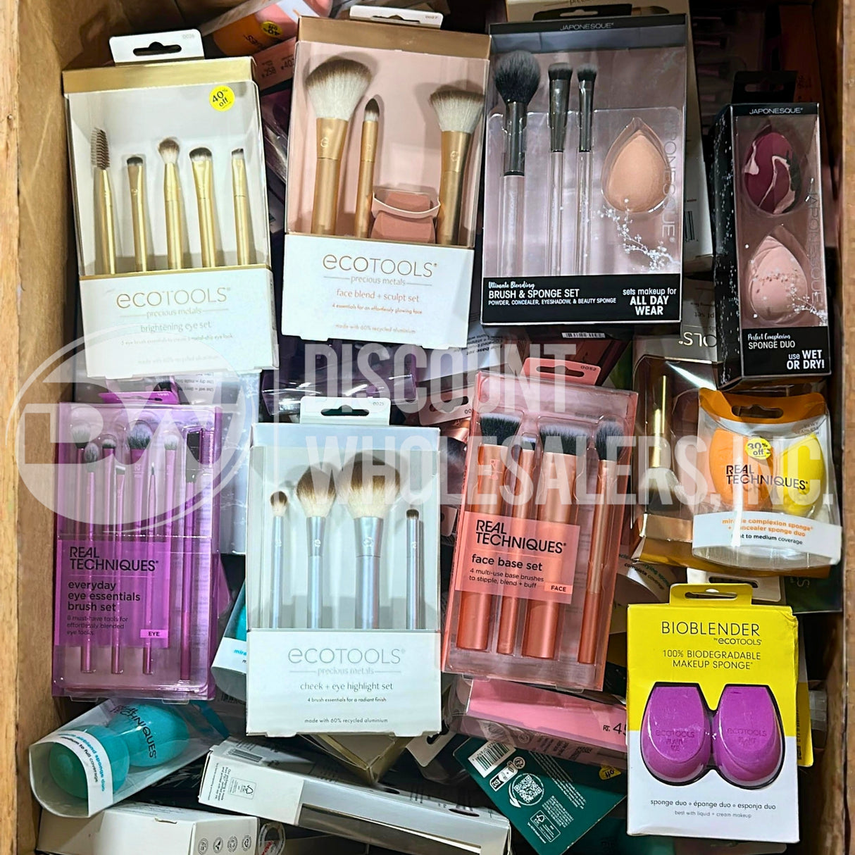 Assorted Brush, Sponges And More Different Sizes (260 Pcs Lot)