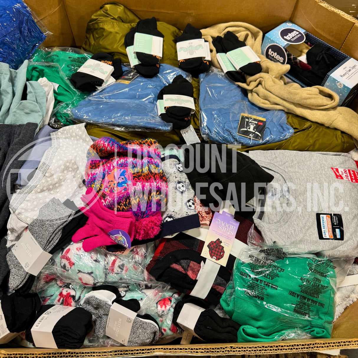 DWI APPAREL MIX - Various Seasonal Pieces Women,Men,Kids (300 PCS/PLT)