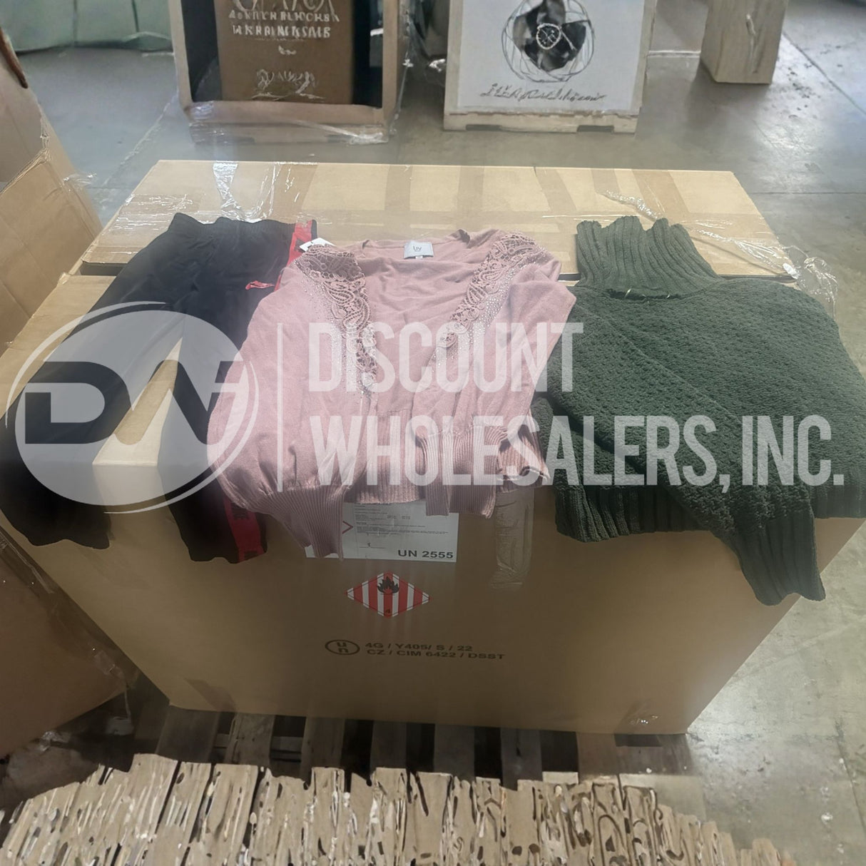 Fall/Winter Apparel Approximately 24,000 PCS/TRUCK