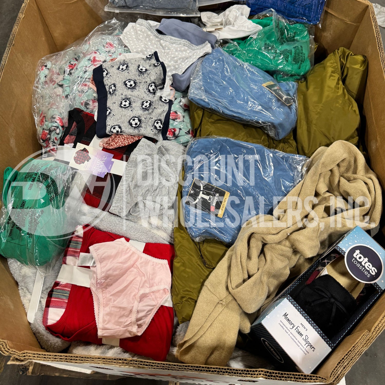 DWI APPAREL MIX - Various Seasonal Pieces Women,Men,Kids (300 PCS/PLT)