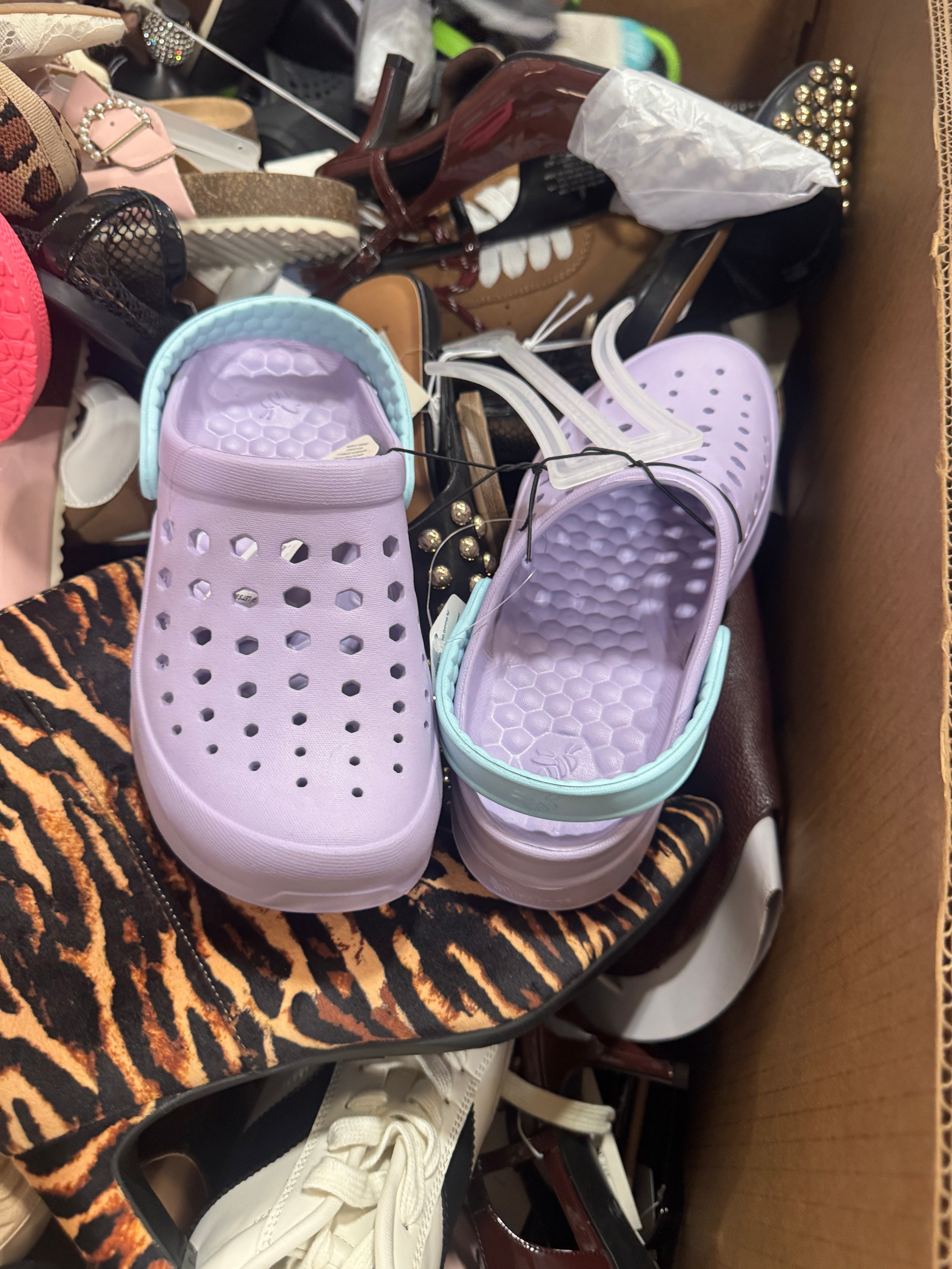 TGT Camiones Completos de Zapatos Mixtos – 24–60 Pallets Gaylord – Solo $2.20/PC