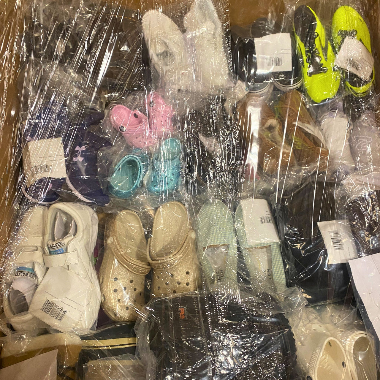 Pallet of Assorted Shoes of Different Brands And Sizes