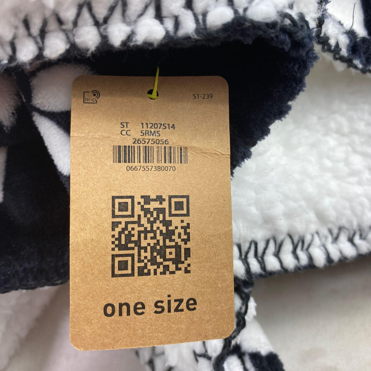Happy Nation Sherpa Blanket Black & White (24 Pcs Lot) - Discount Wholesalers Inc
