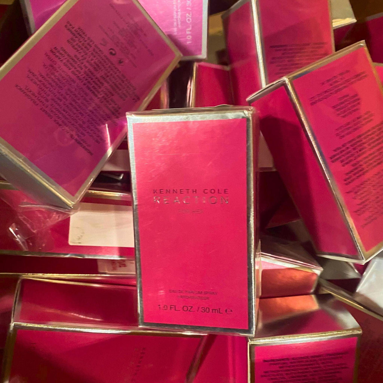 Kenneth Cole Reaction for her Eau de Perfum Spray for Women 1.0 Fl Oz (50 Pcs Lot) - Discount Wholesalers Inc
