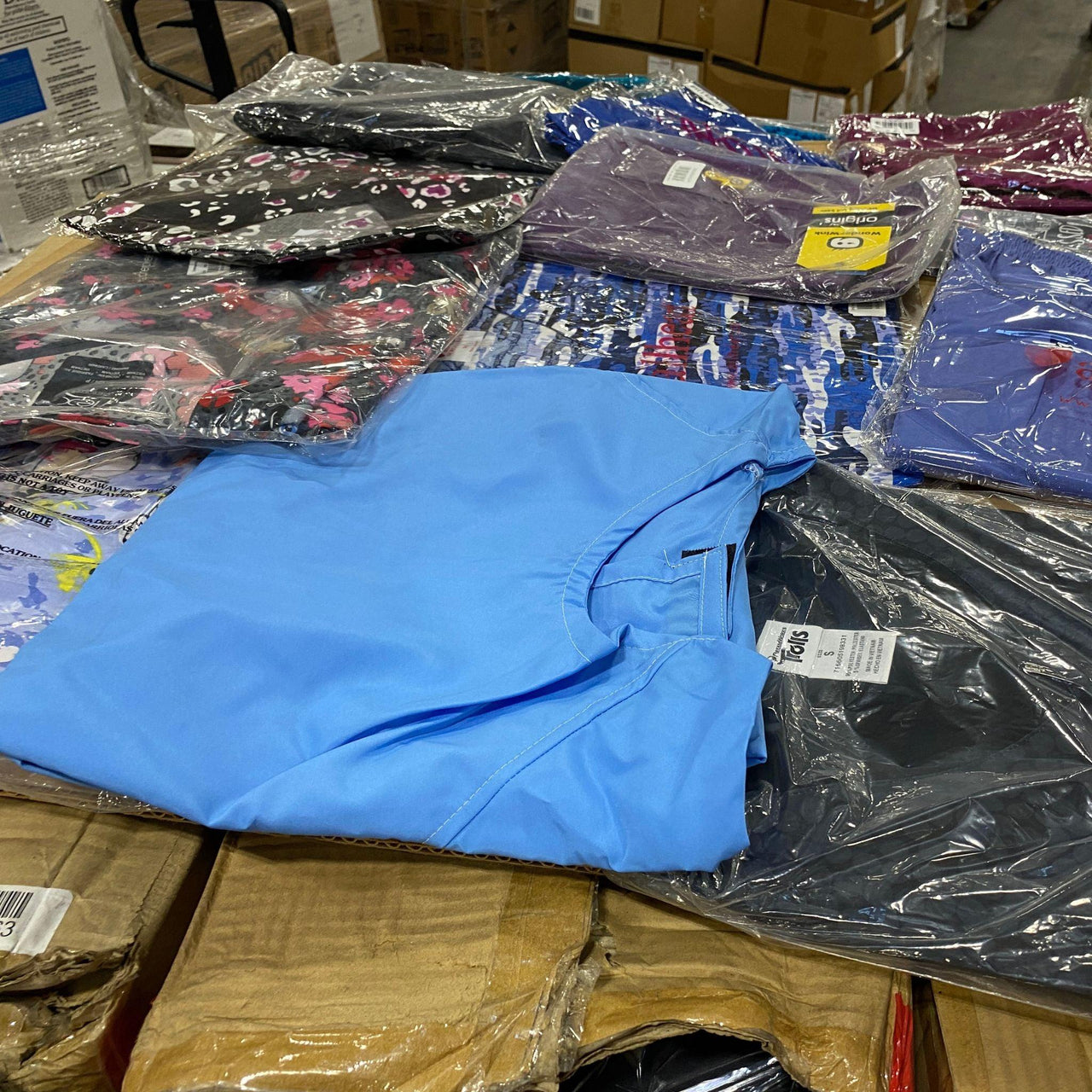Scrubs Clothing Pallet Approx (Pallet 1,080-1,200 Pcs) - Discount Wholesalers Inc